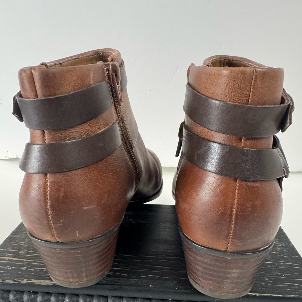 Clarks Addiy Zoie Brown Leather Studded Strap Ankle Boots Women’s 7M - Picture 4 of 8